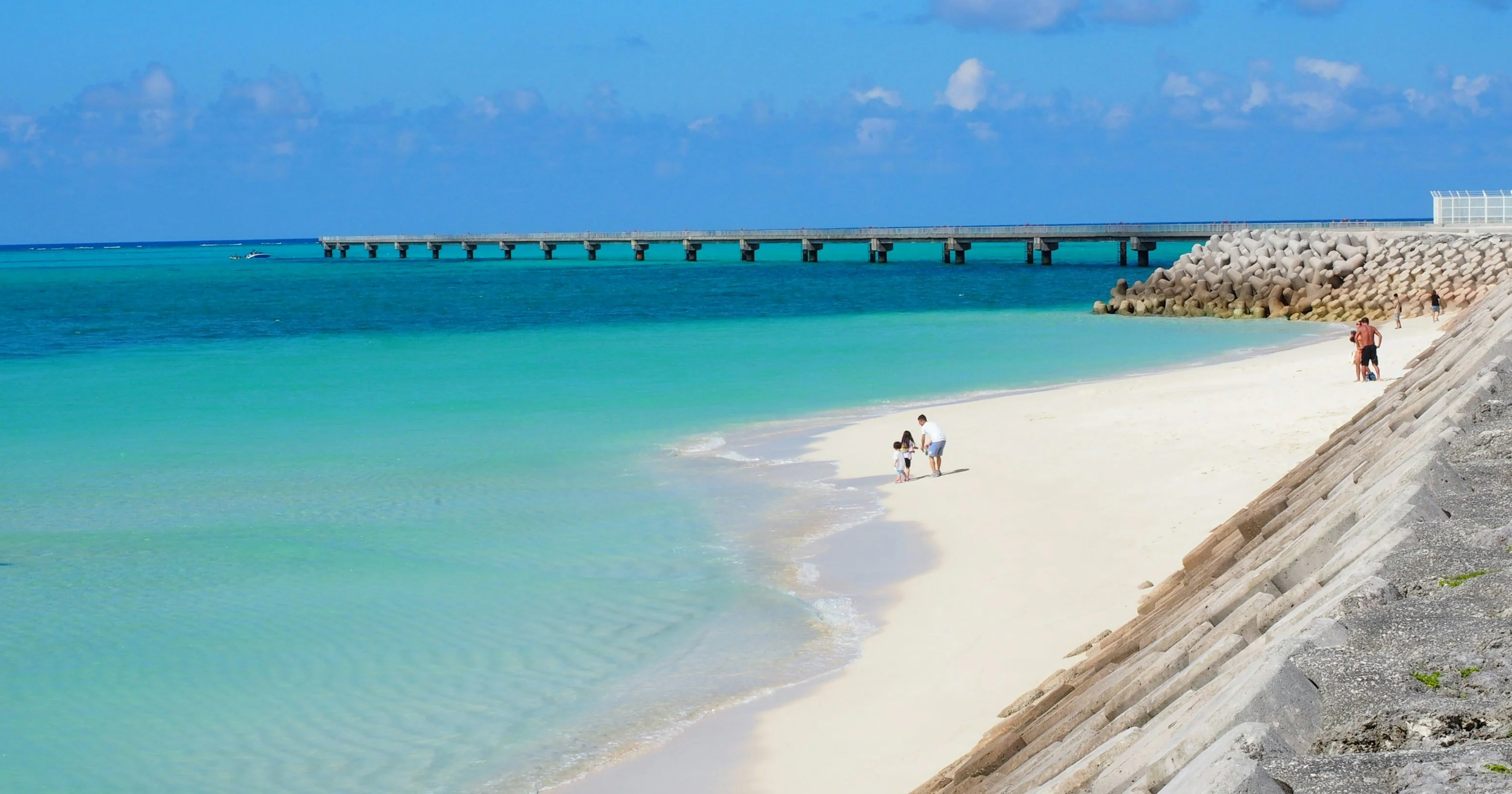 沖繩4日超值之旅|美麗海水族館、星野海景咖啡、瀨長島、美國村、玉泉洞深度探索